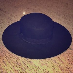 NWT Wide Brim Felt Hat from Fabrik